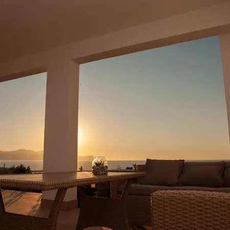 Lombardo Luxury Villa *